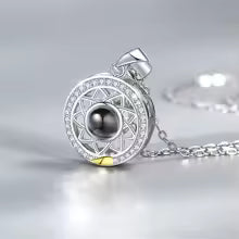 Collar Sol y Luna con Proyector “Te Amo” en 100 Idiomas